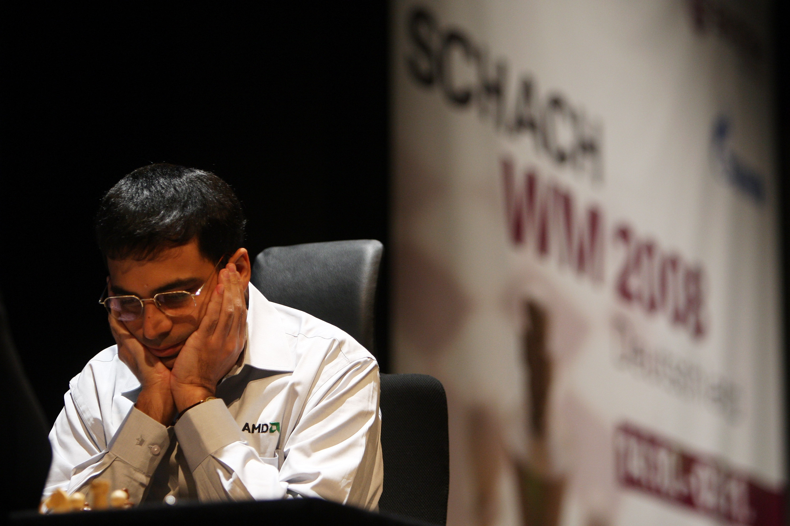 Viswanathan Anand plays out easy draw in second round