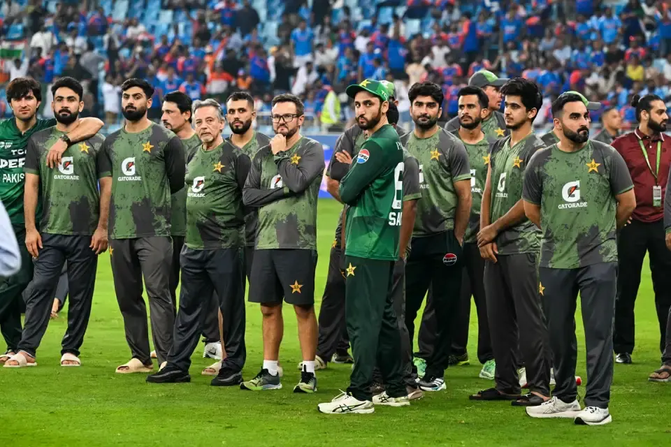Watch Out How Pakistan Fans Express Frustration Hilariously