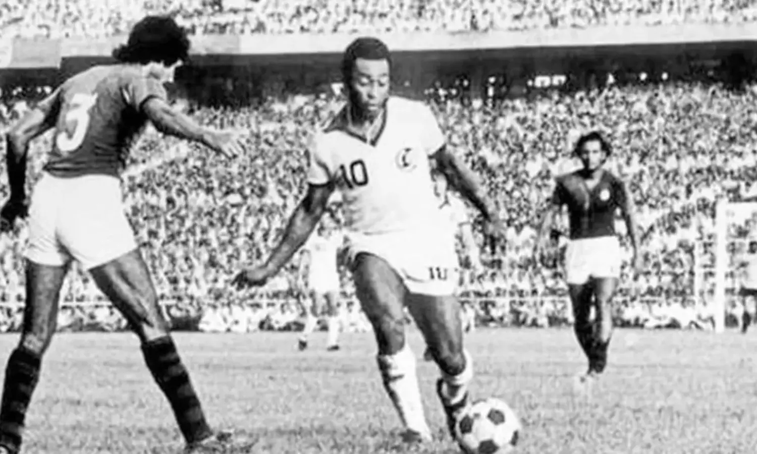 When legendary Pele took the field against Mohun Bagan in 1977
