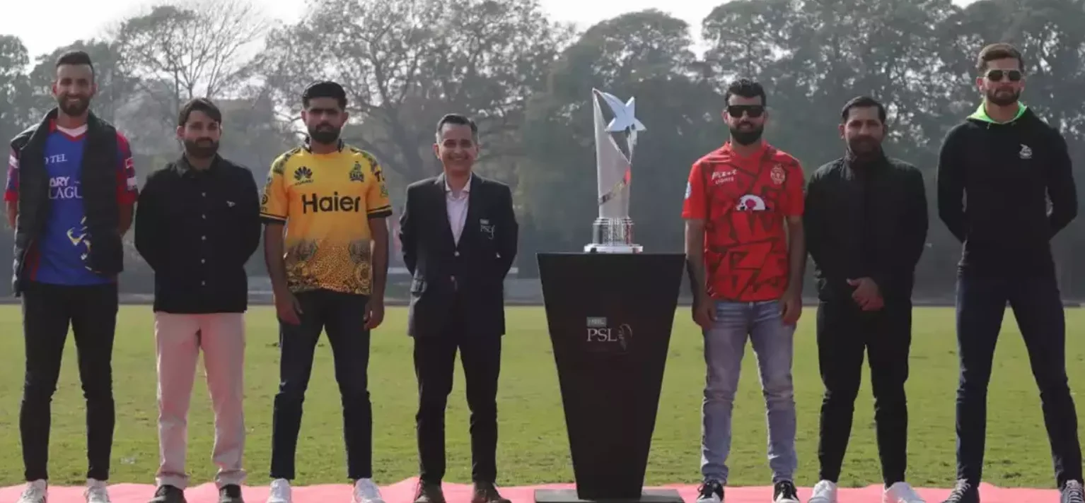 Pakistan Super League captains with the trophy.