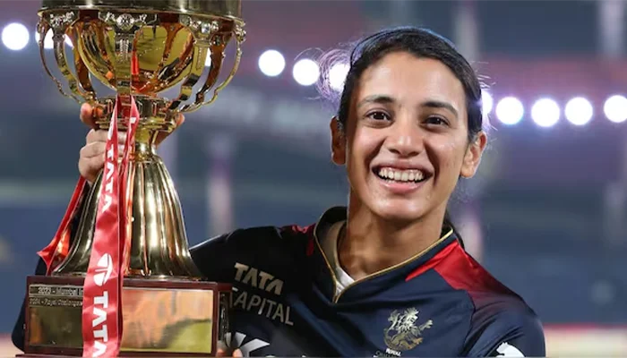 RCB Women’s team captain, Smriti Mandhana with the trophy.