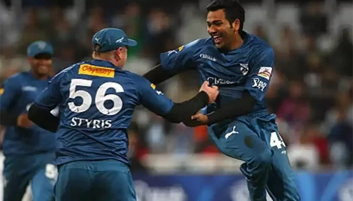 Rohit Sharma and Scott Styris celebrating after taking a wicket in the IPL 2009.