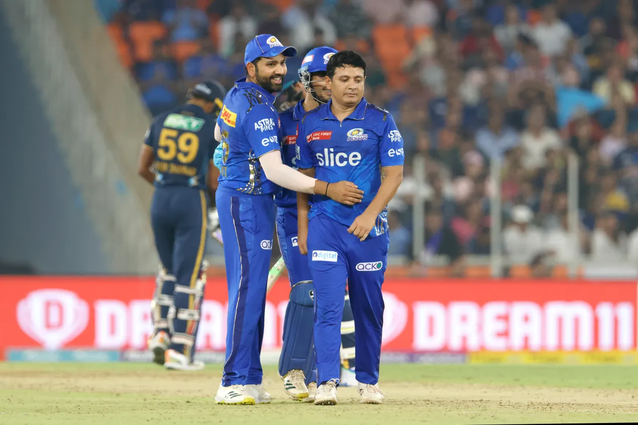 IPL 2023, GT vs MI | Twitter reacts to Rohit Sharma blatantly abusing Piyush Chawla for hilarious misfielding