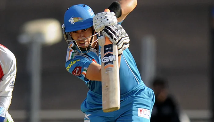 Ross Taylor playing for Pune Warriors India during the 2013 season.