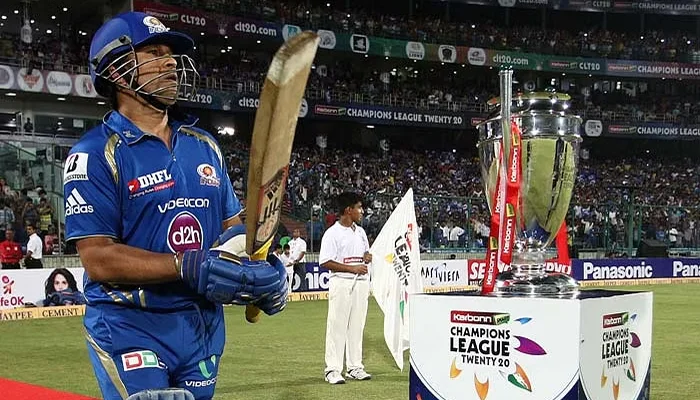 Sachin Tendulkar coming out to bat in the CLT20.