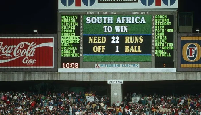 Scoreboard of the match between England and South Africa in the 1992 World Cup.