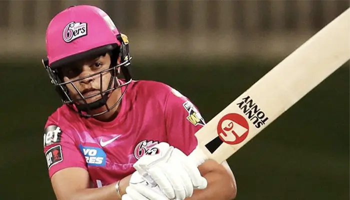 Shafali Verma playing for Sydney Sixers.