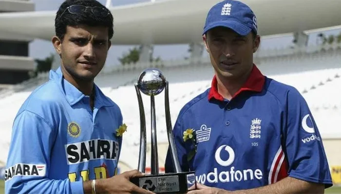 Sourav Ganguly and Nasser Hussain with the Natwest Trophy during a photoshoot.