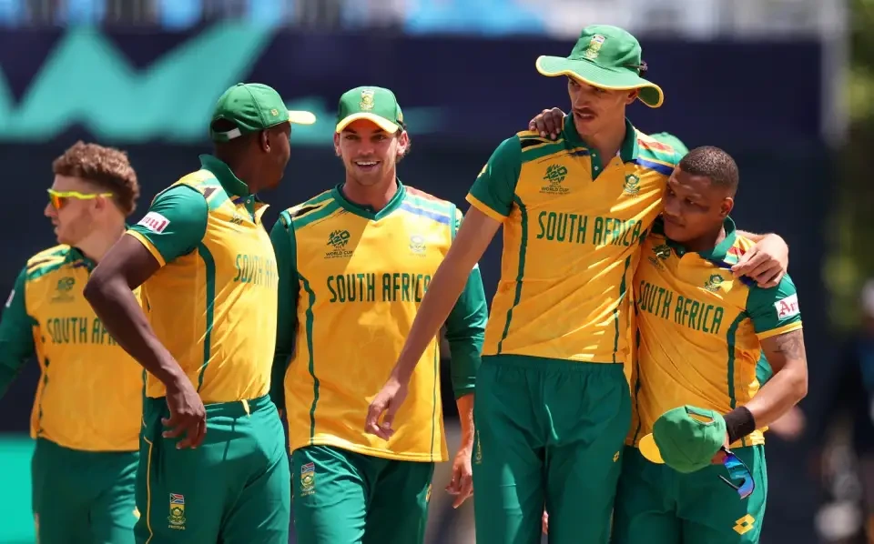 South Africa defeated Bangladesh by 4 runs.