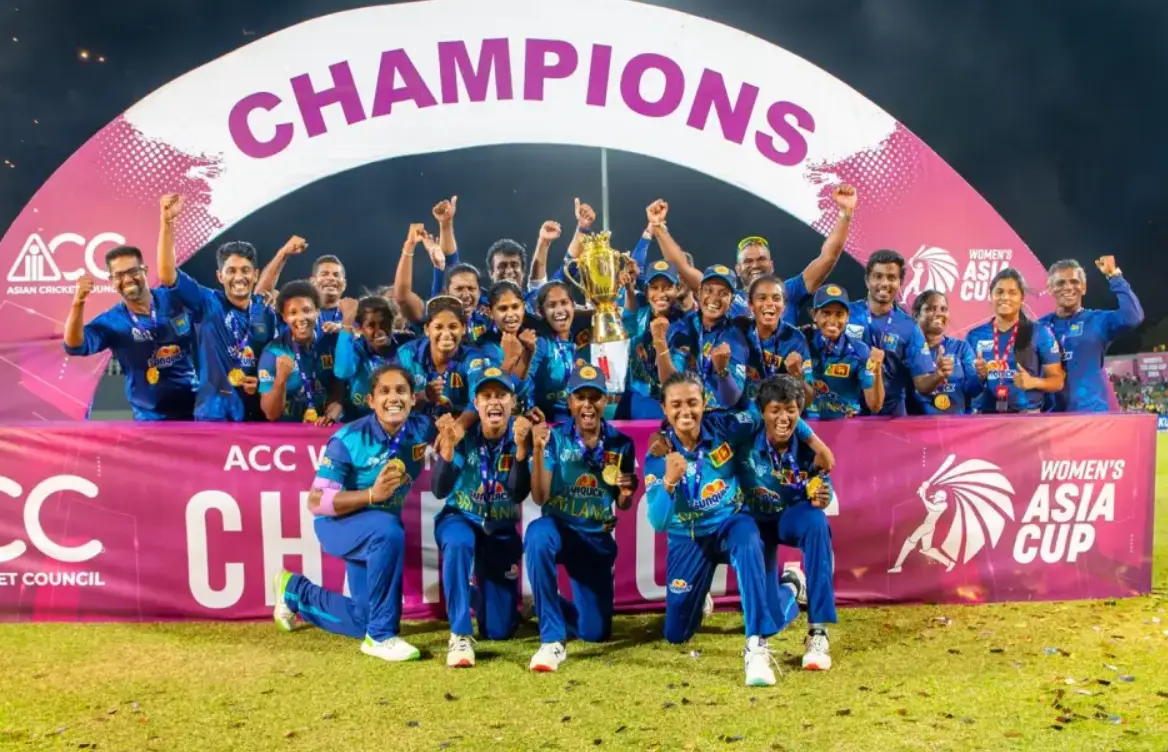 Sri Lanka Women’s team with the Asia Cup Trophy.