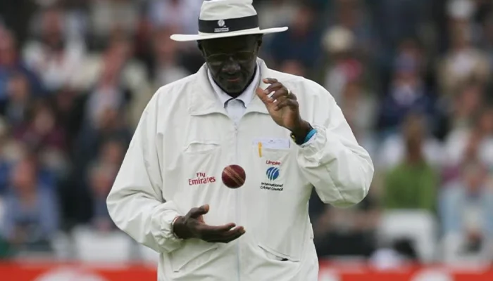 Steve Bucknor umpiring in an International game.