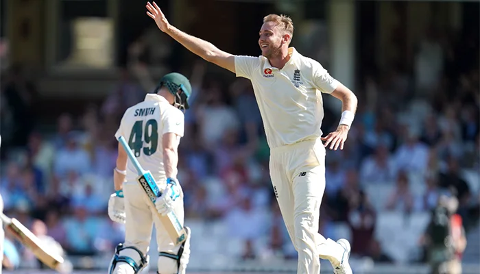 Stuart Broad dismissed Steve Smith in the 2019 Ashes 2 times.