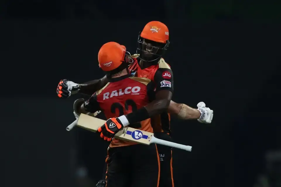 sunrisers-hyderabad-defeats-royal-challengers-bangalore-by-6-wickets.